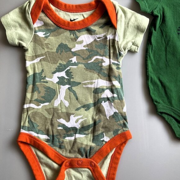 NIKE CAMO & BUG MOMMY BODYSUITS 0-6M BUNDLE - Picture 3 of 6